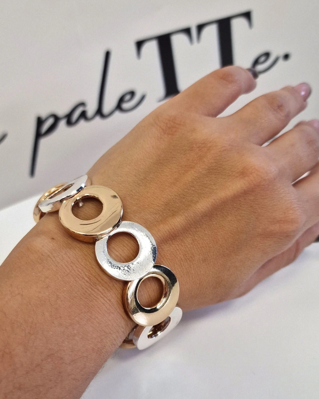 BRACCIALE CERCHI in paleTTe. abbigliamento