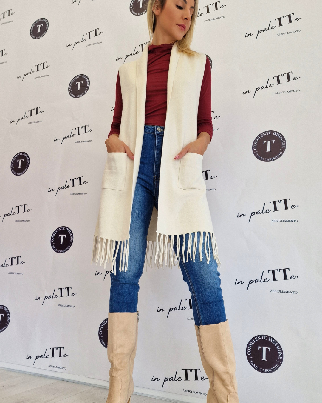 GILET BIANCO CON FRANGE in paleTTe. abbigliamento