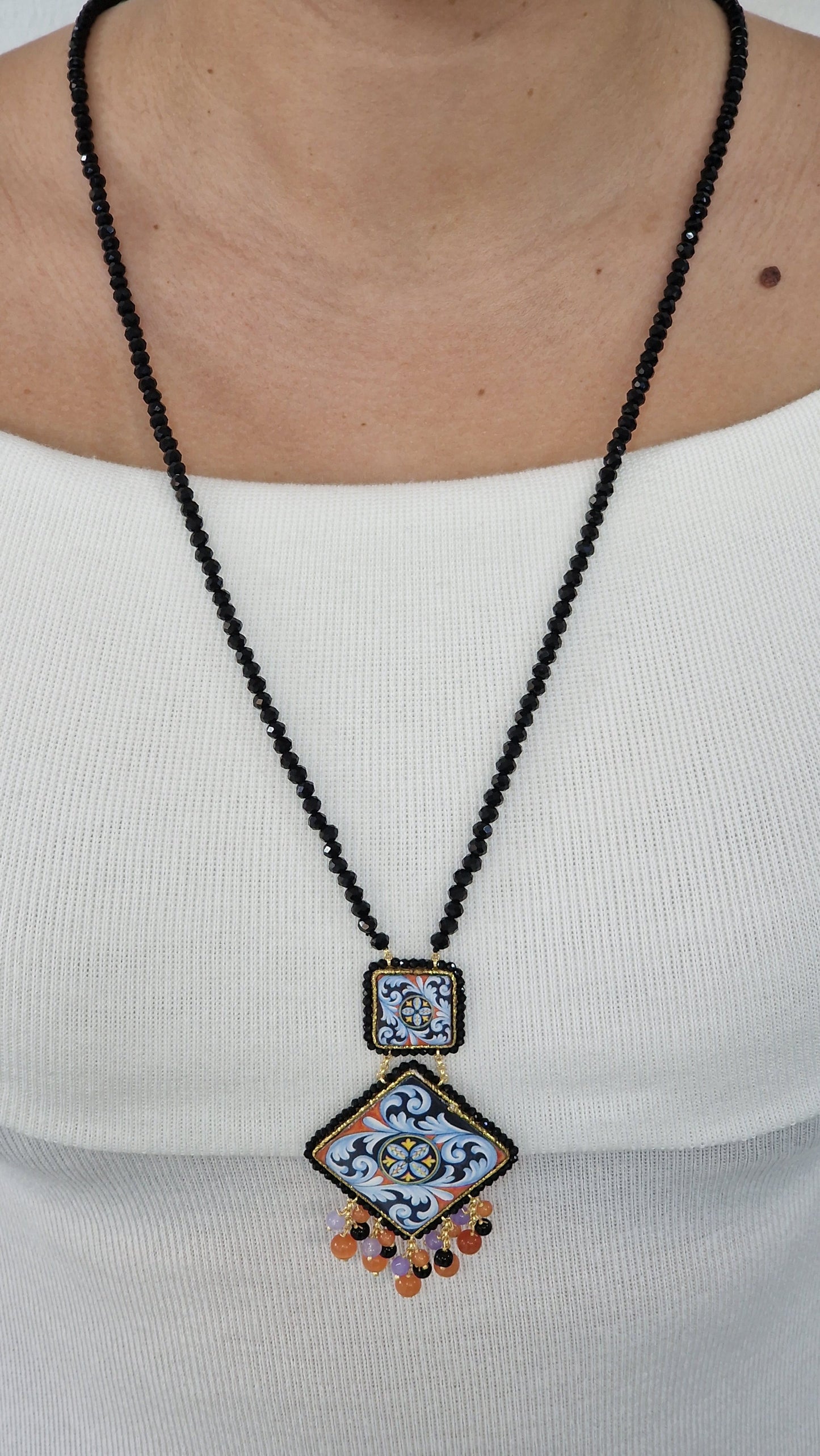 COLLANA NOTTE DI LAVA in paleTTe. abbigliamento