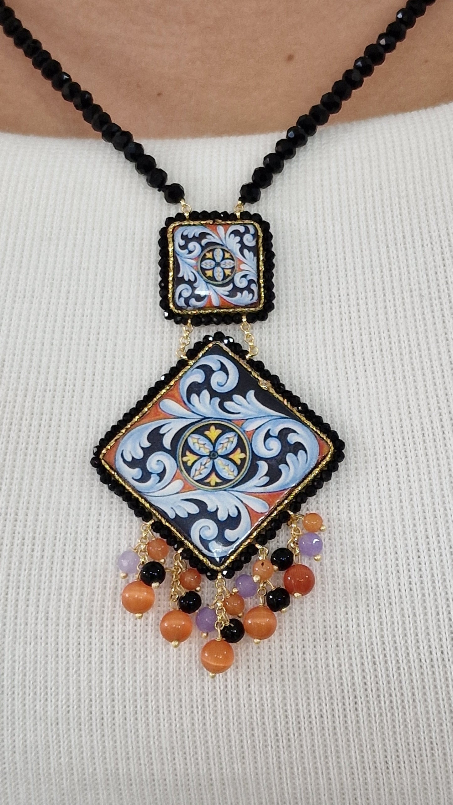 COLLANA NOTTE DI LAVA in paleTTe. abbigliamento