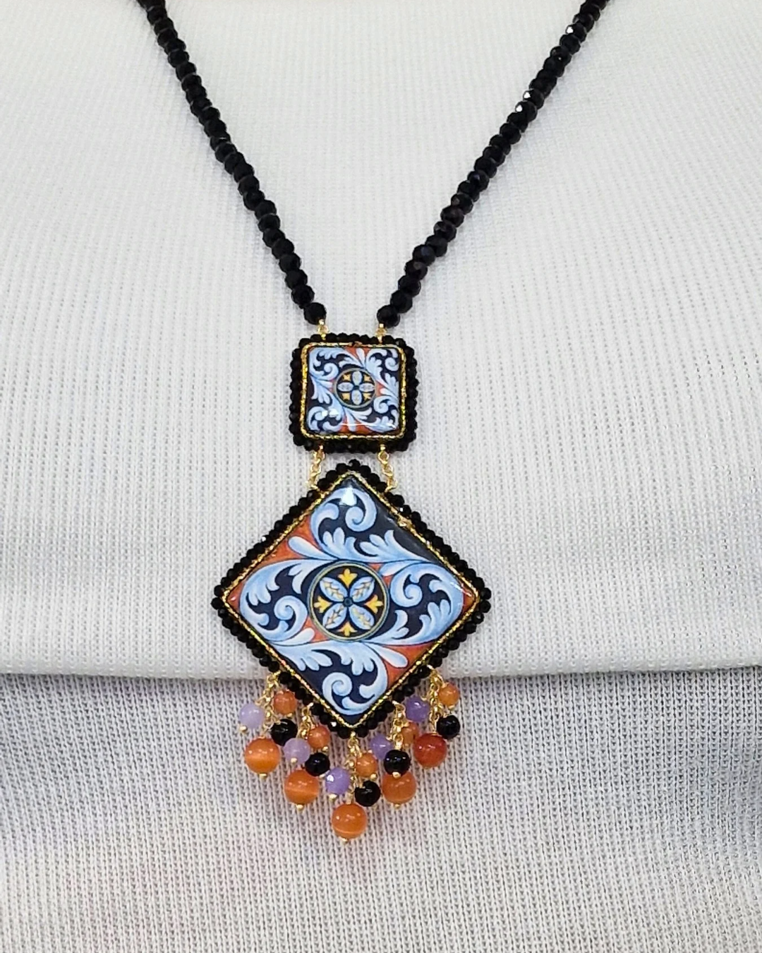 COLLANA NOTTE DI LAVA in paleTTe. abbigliamento