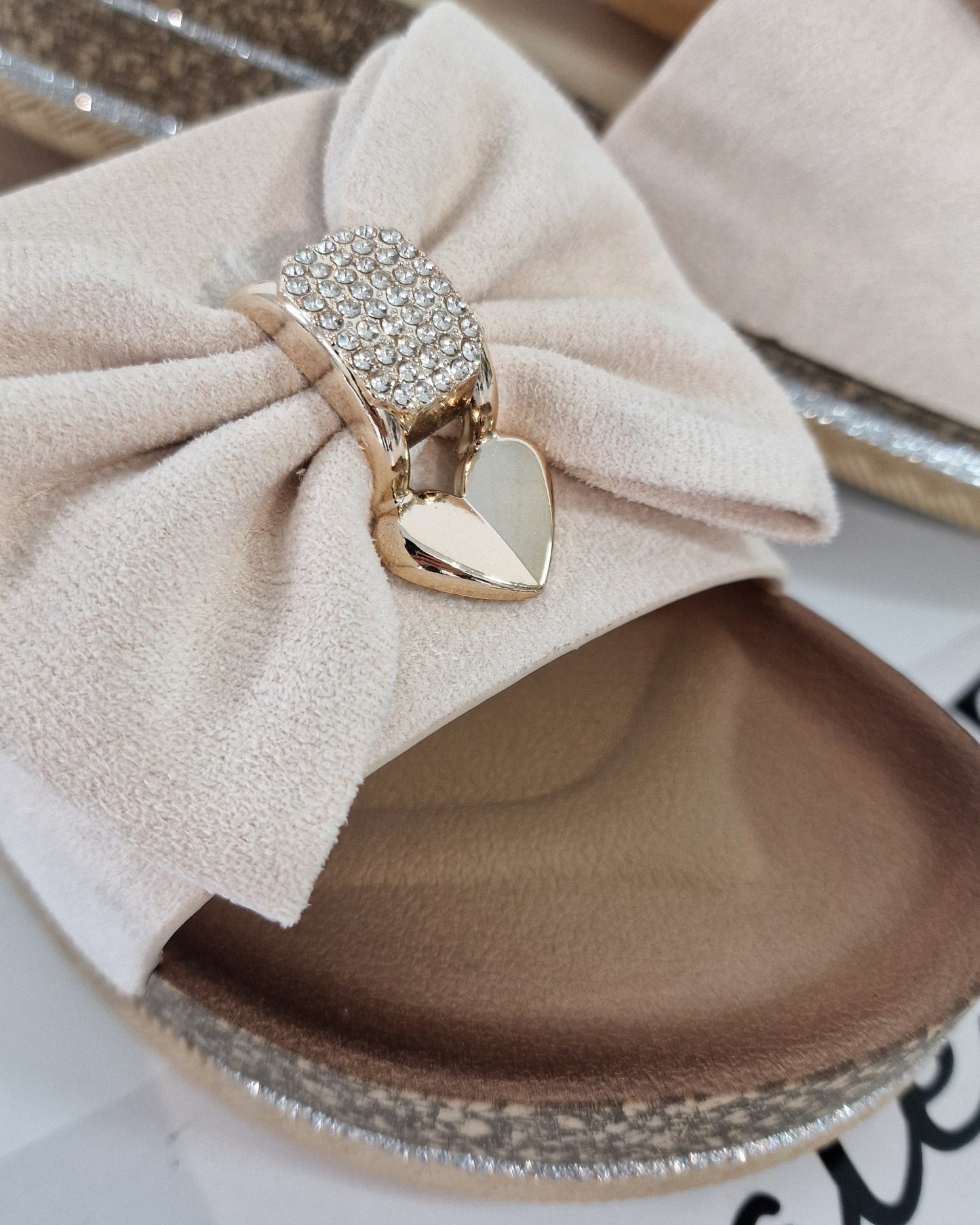 CIABATTINA FIOCCO in paleTTe. abbigliamento