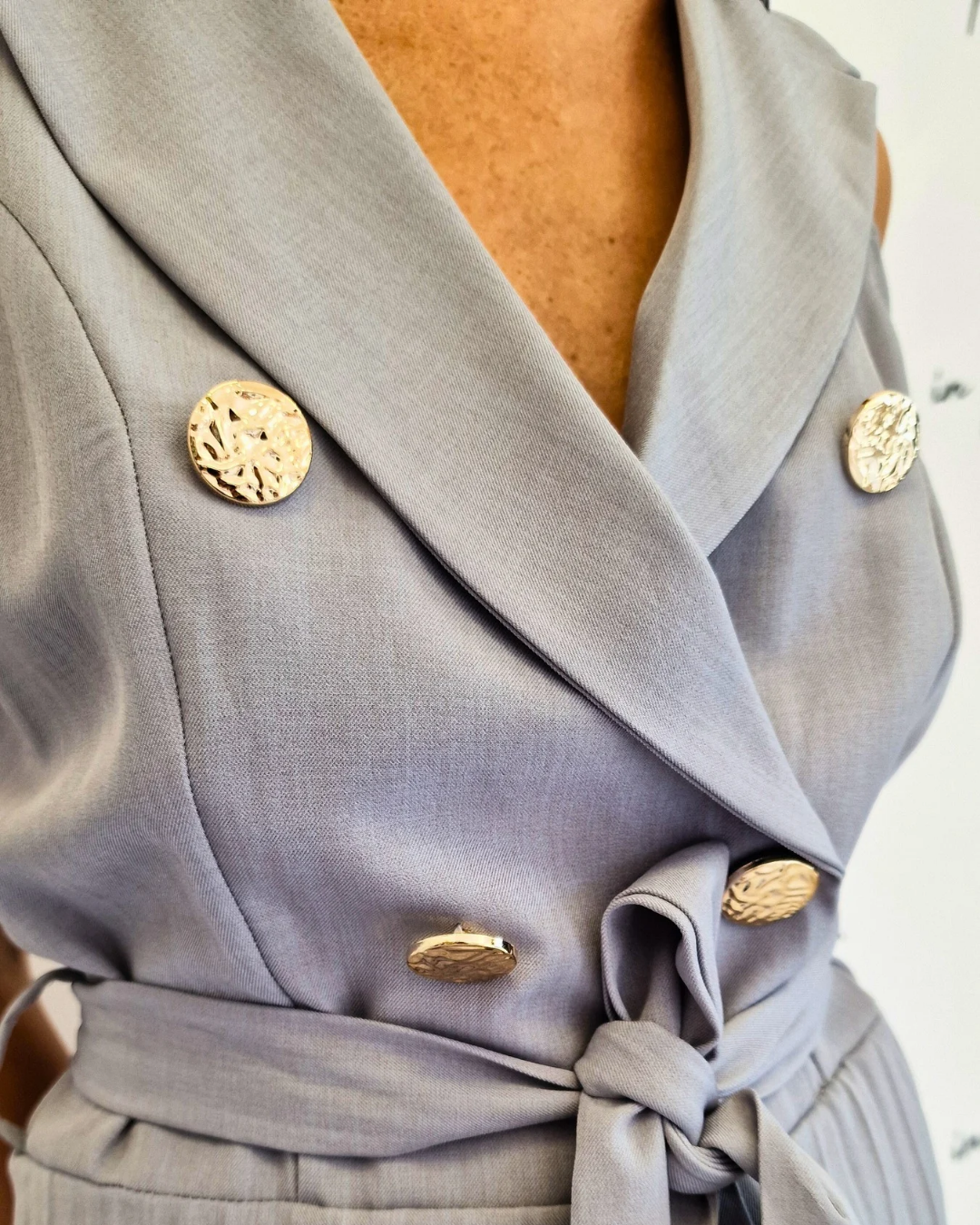 JUMPSUIT ELEGANTE CON GAMBA PLISSÉ