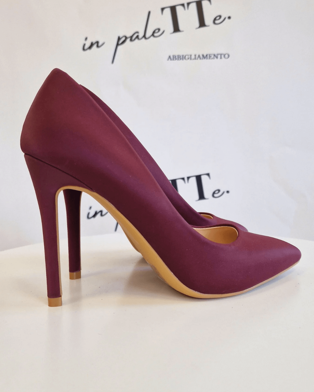 DÉCOLLETÉ BORGOGNA OPACA in paleTTe. abbigliamento