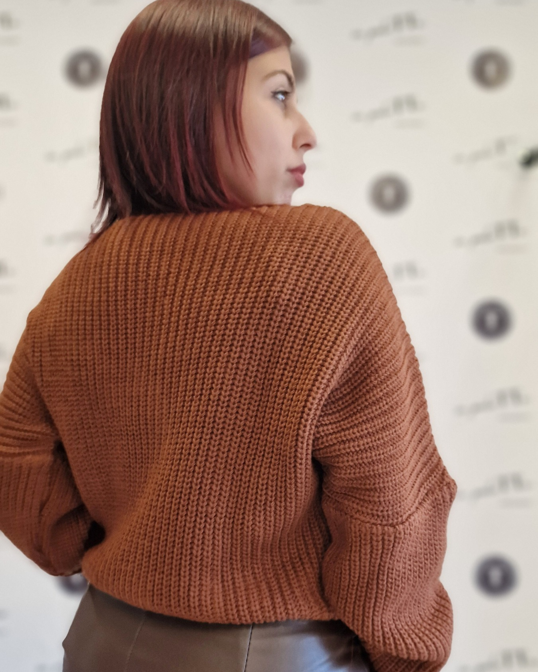 CARDIGAN CROP CON BOTTONI "marrone" in paleTTe. abbigliamento