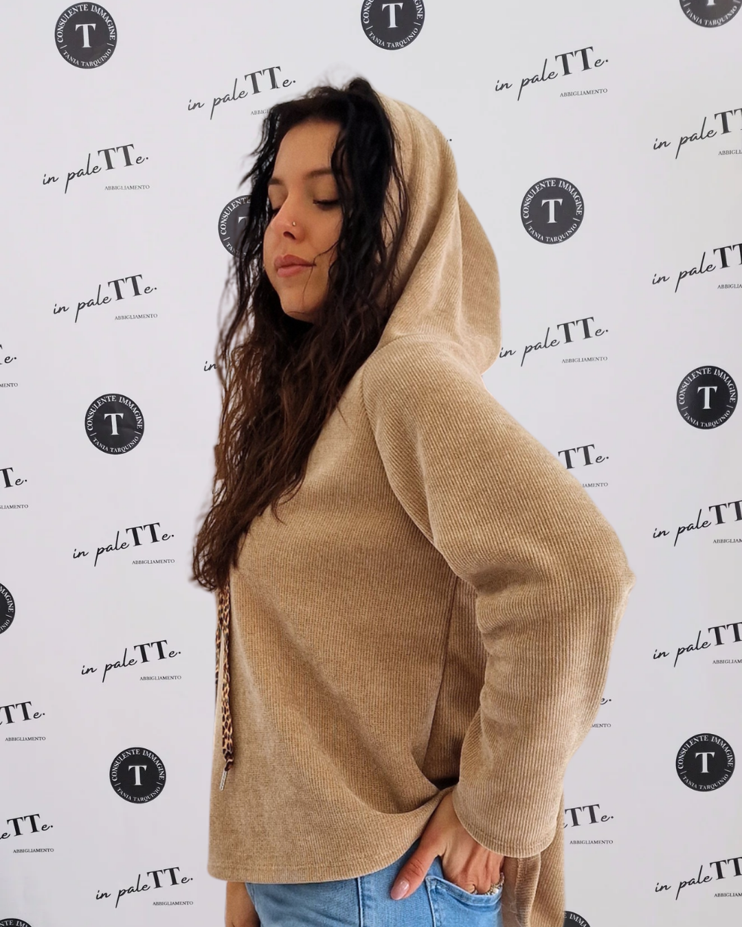 MAGLIA CON CAPPUCCIO & ANIMALIER in paleTTe. abbigliamento