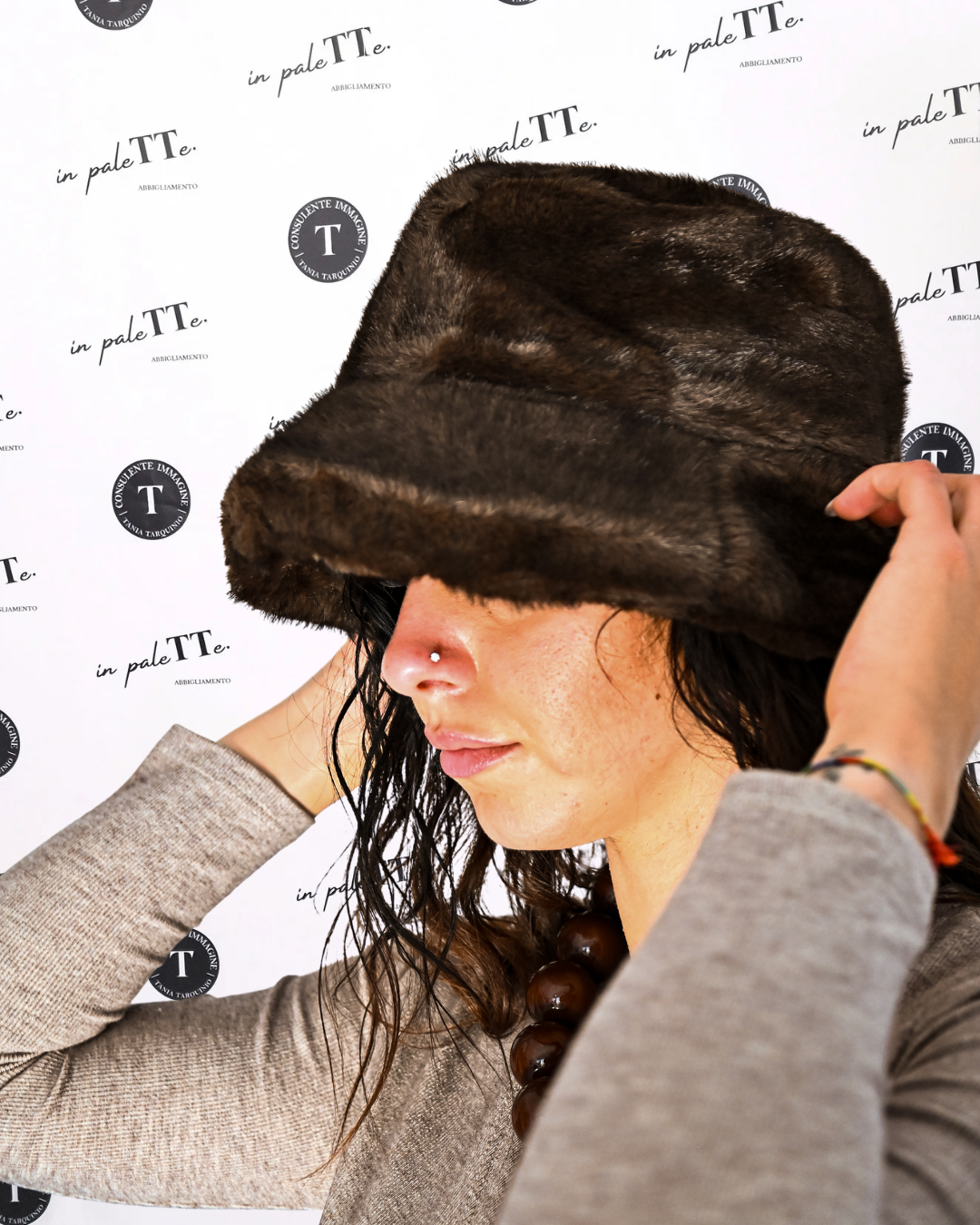 CAPPELLO PESCATORE IN PELLICCIA SINTETICA - marrone in paleTTe. abbigliamento