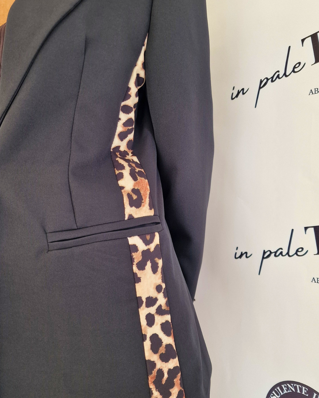 GIACCA NERA & ANIMALIER in paleTTe. abbigliamento