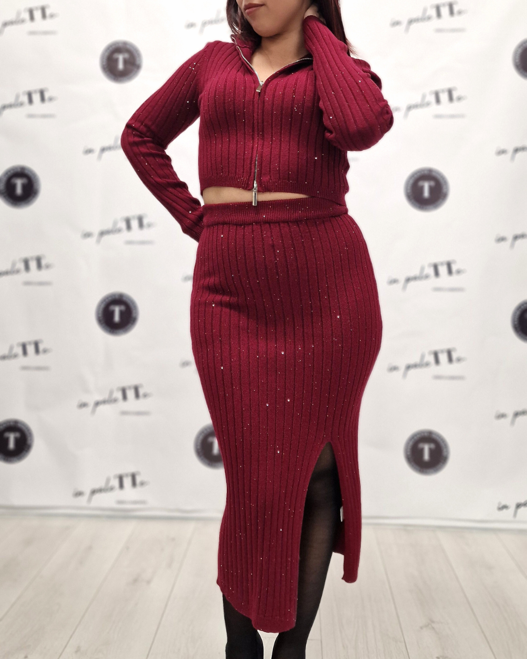 SET COMPLETO GONNA E FELPA CON BRILLANTINI in paleTTe. abbigliamento