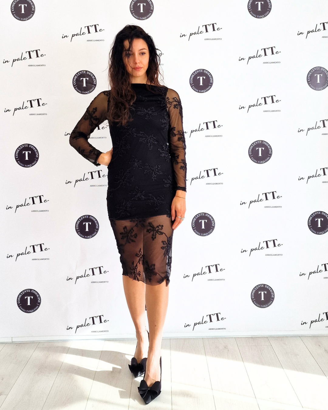 ABITO IN PIZZO NERO in paleTTe. abbigliamento