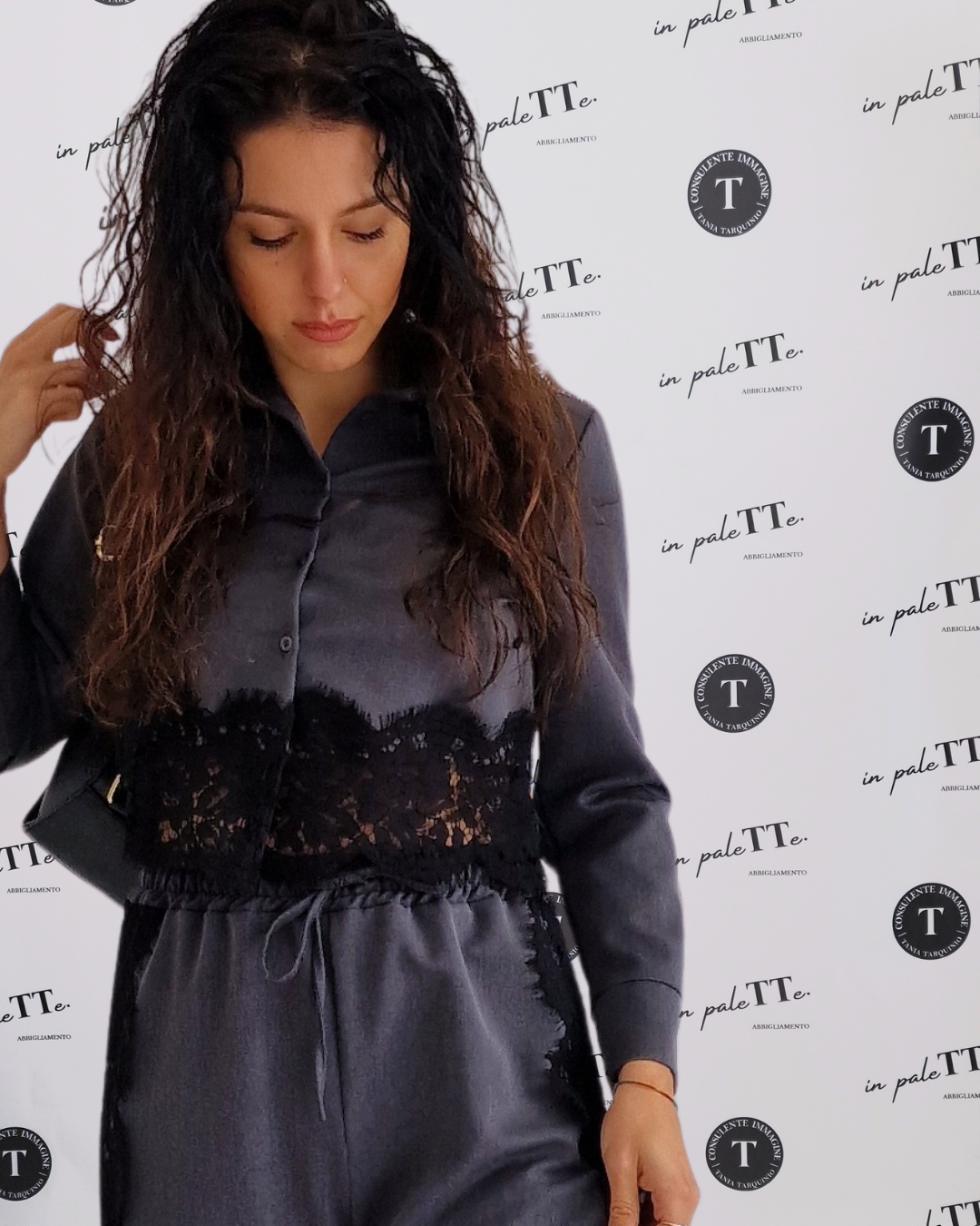 SET COMPLETO CAMICIA E PANTALONE IN PIZZO - ANTRACITE in paleTTe. abbigliamento