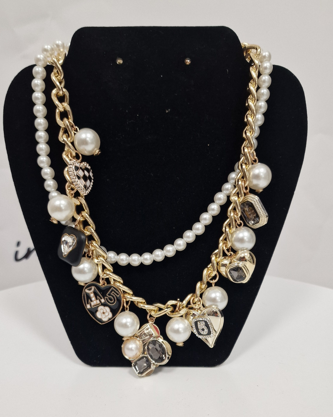 COLLANA BIJOU in paleTTe. abbigliamento