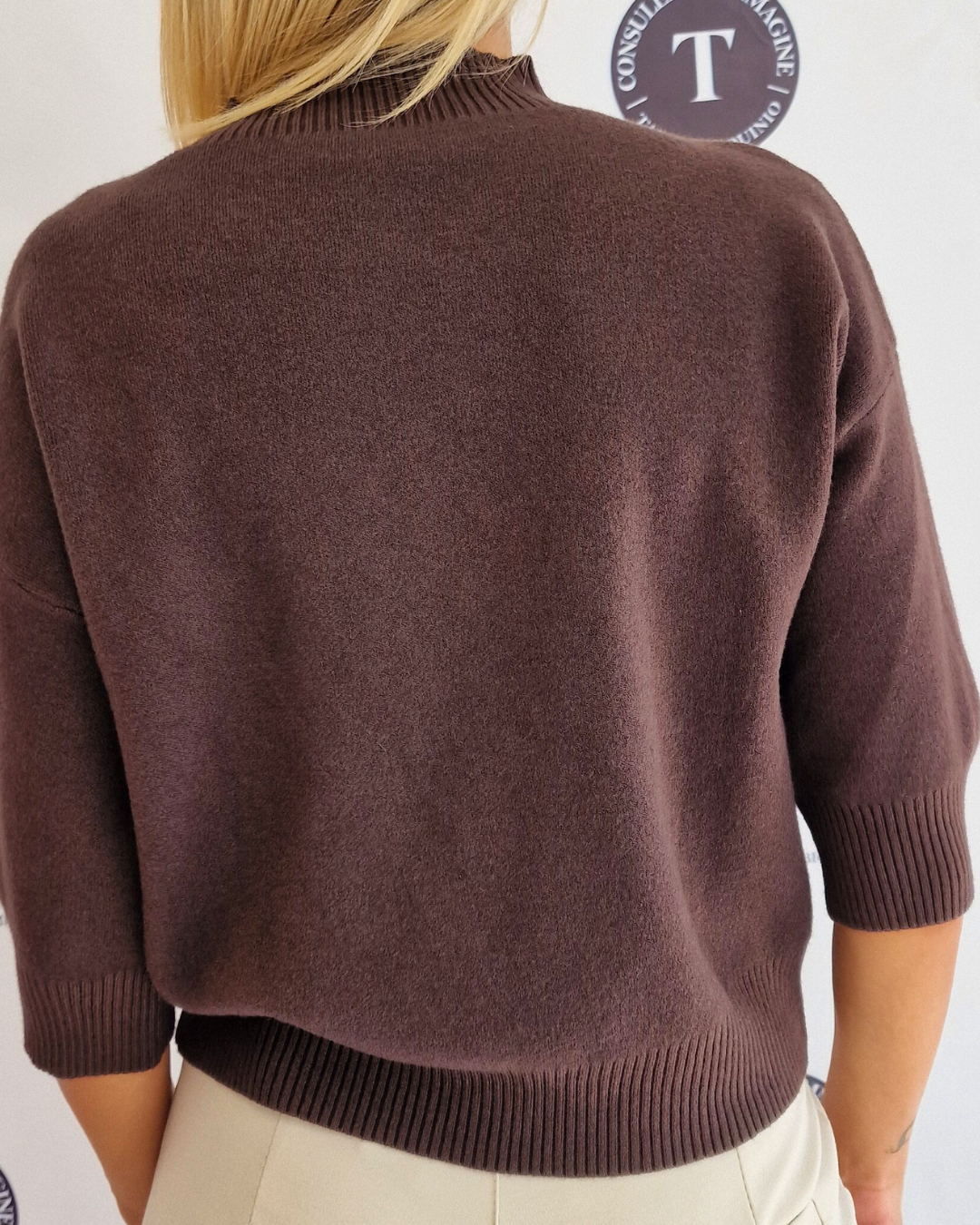 PULL MARRONE CON STRASS DECORATIVI in paleTTe. abbigliamento