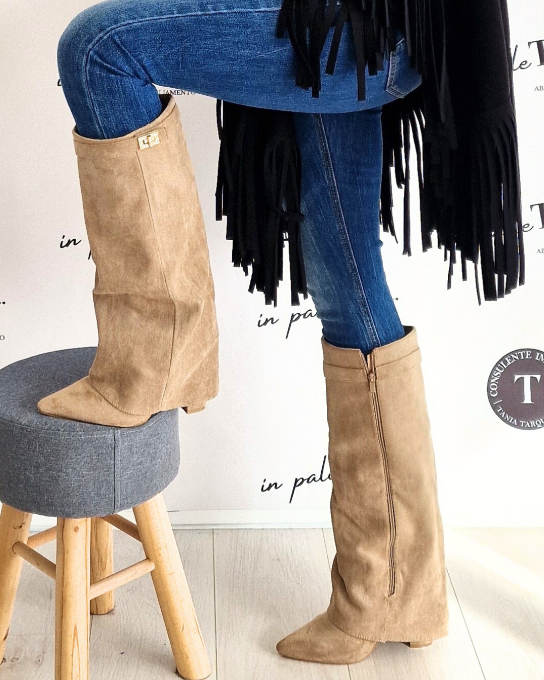 STIVALE IN CAMOSCIO BEIGE CON RISVOLTO in paleTTe. abbigliamento