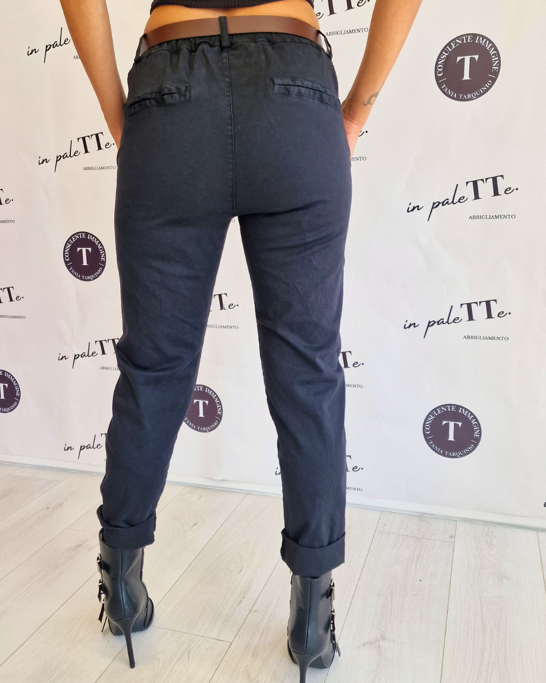 PANTALONE NERO CON CINTURA INCLUSA in paleTTe. abbigliamento