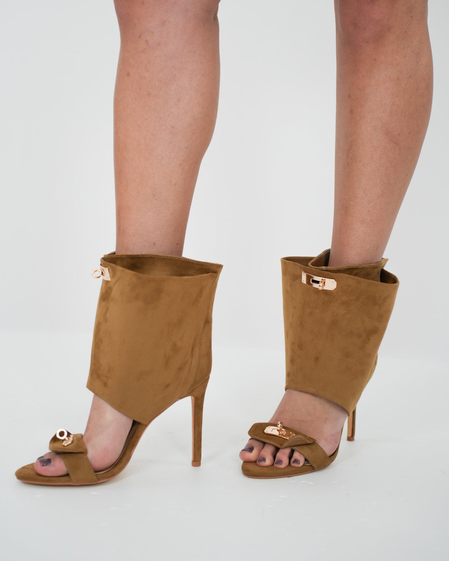 Scarpa beige in paleTTe. abbigliamento