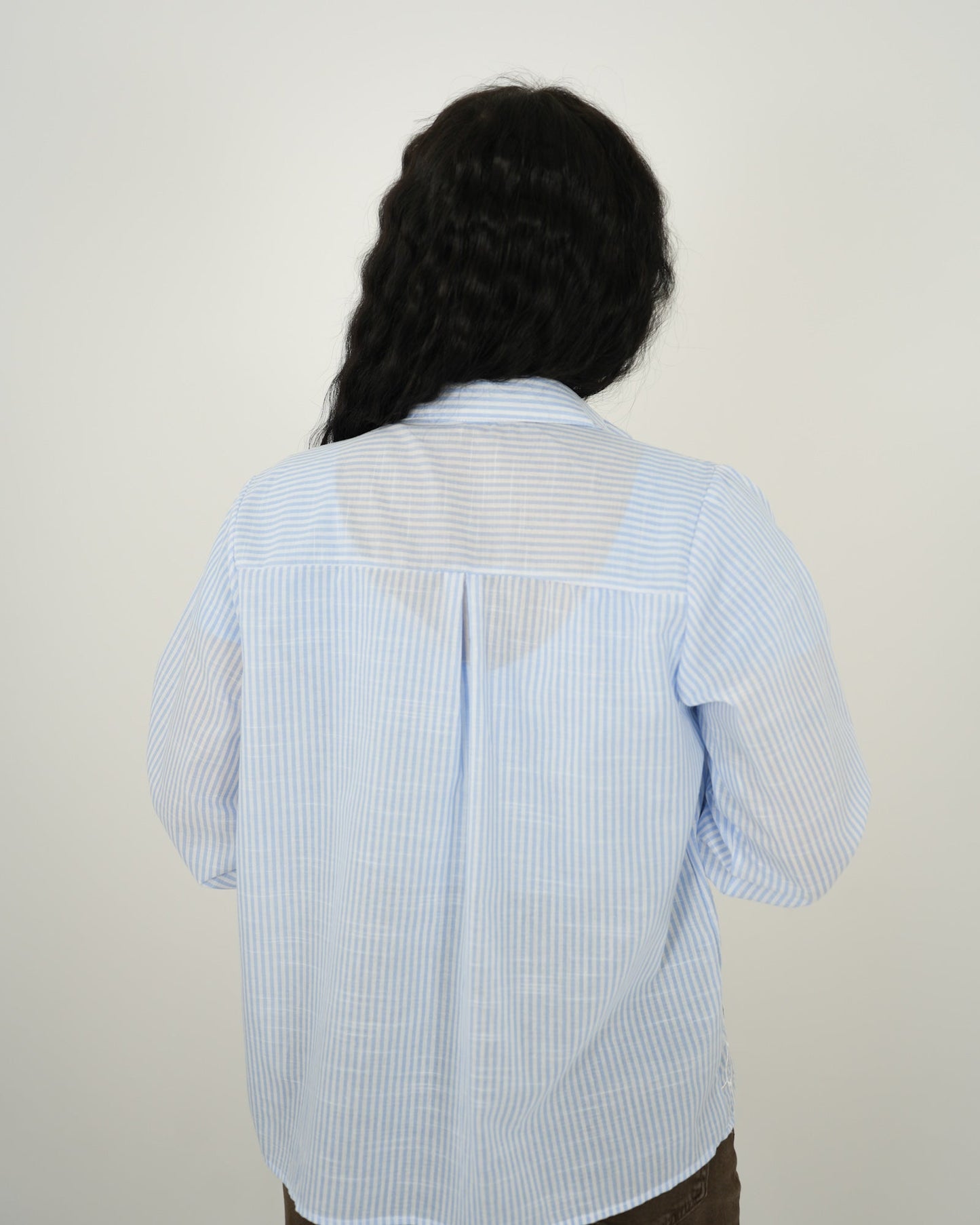 CAMICIA RICAMO FLOREALE in paleTTe. abbigliamento