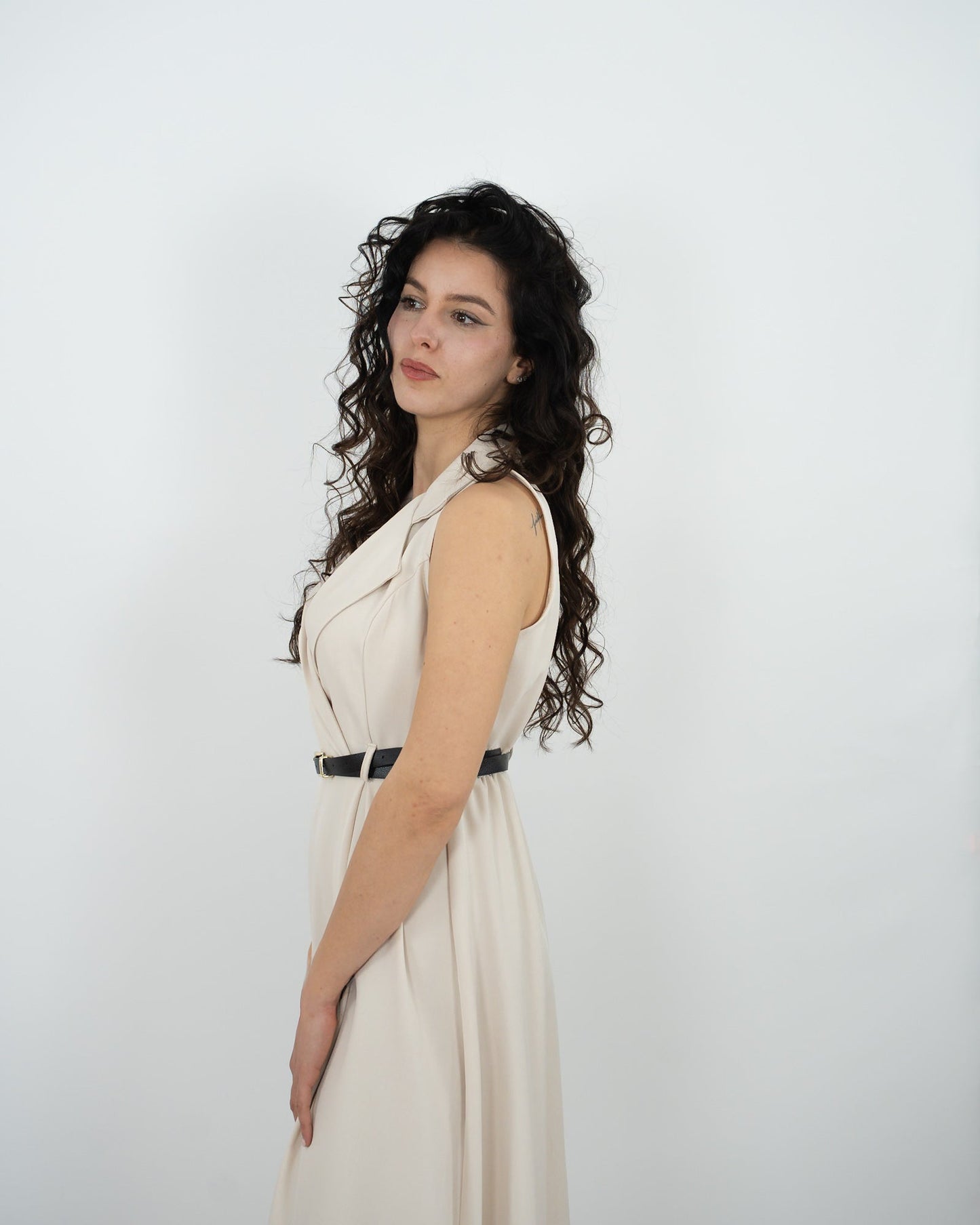 ABITO MIDI CON CINTURINO - mandorla in paleTTe. abbigliamento