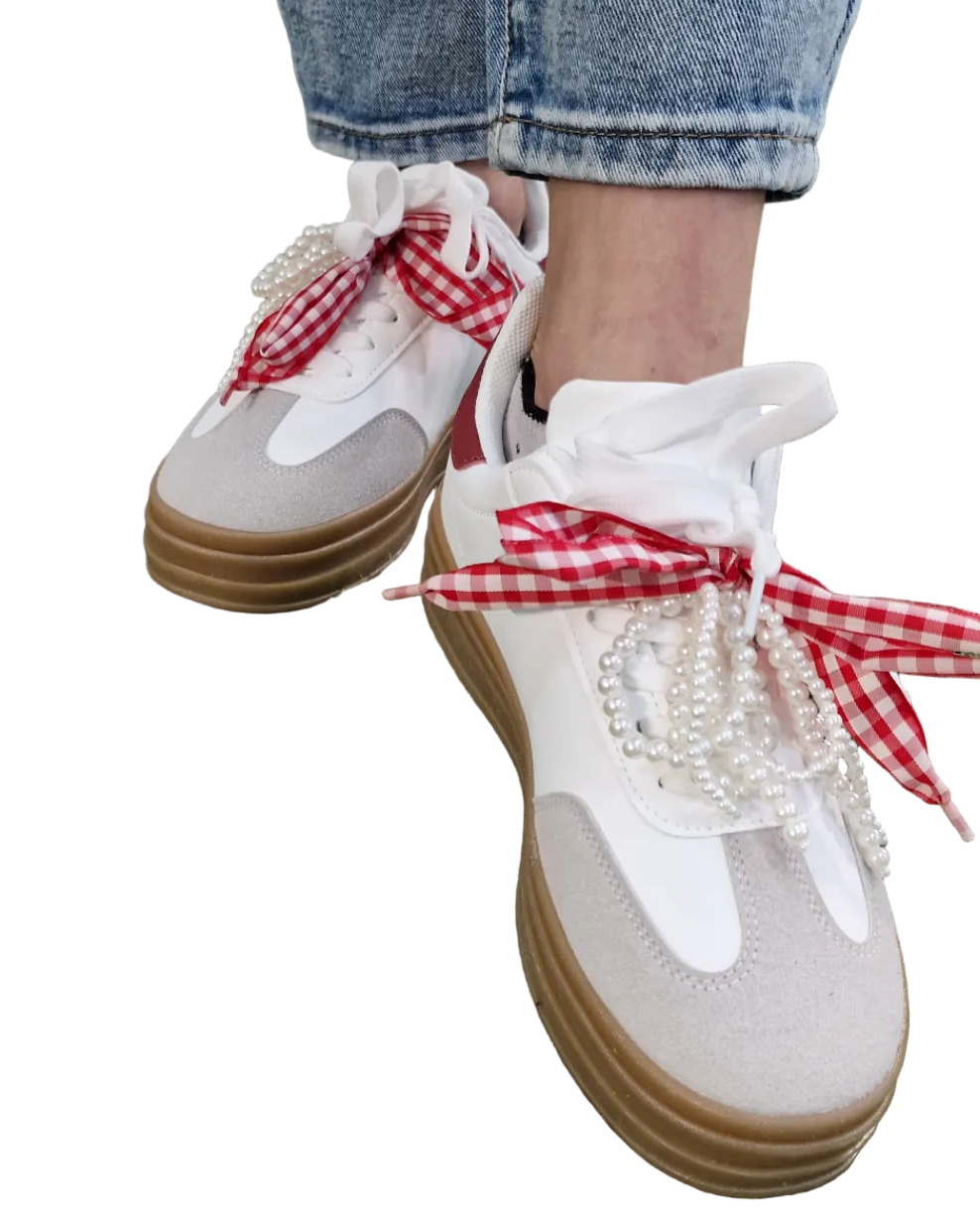 SNEAKERS CON FIOCCO & PERLE - in paleTTe. abbigliamento