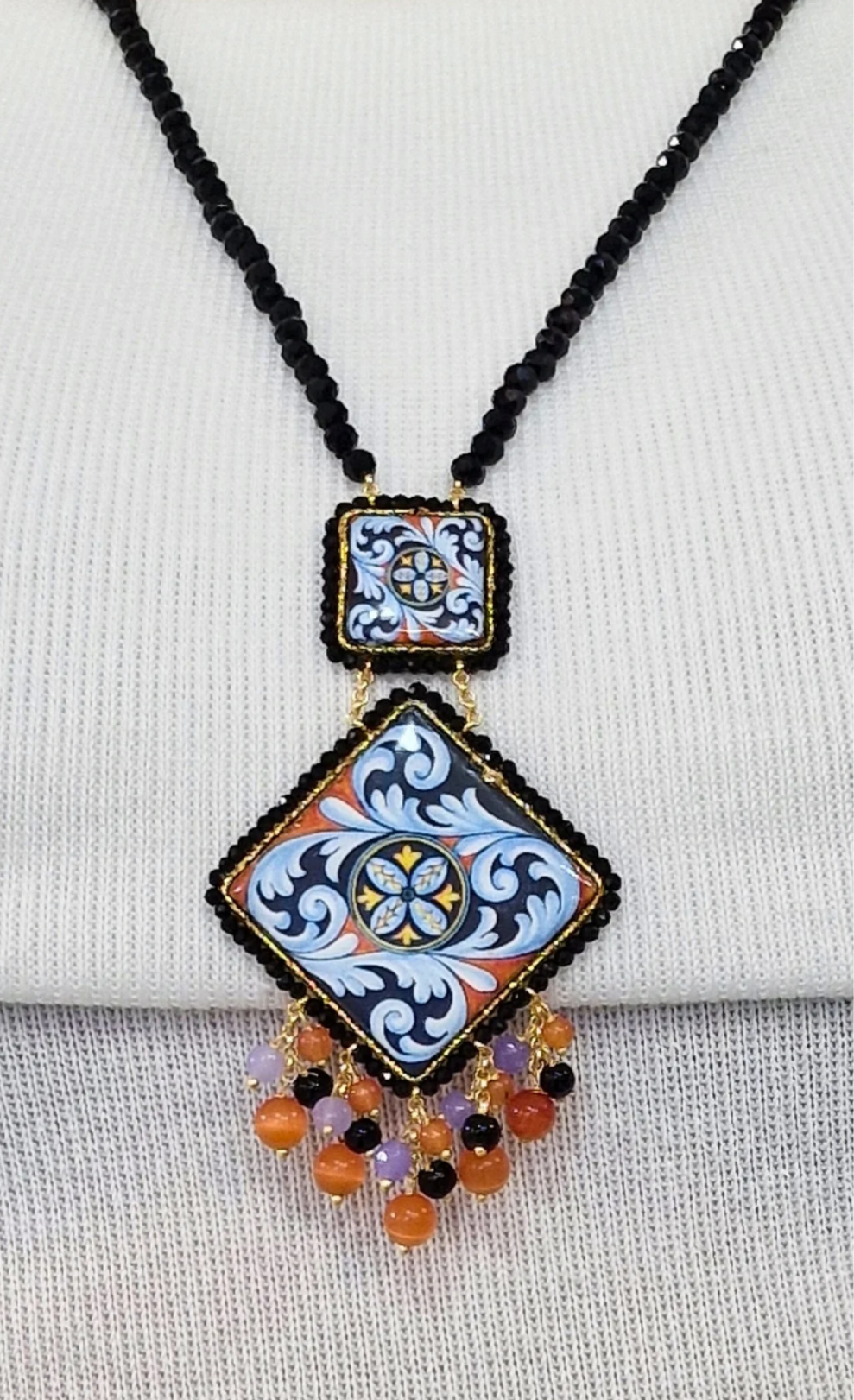 COLLANA NOTTE DI LAVA in paleTTe. abbigliamento