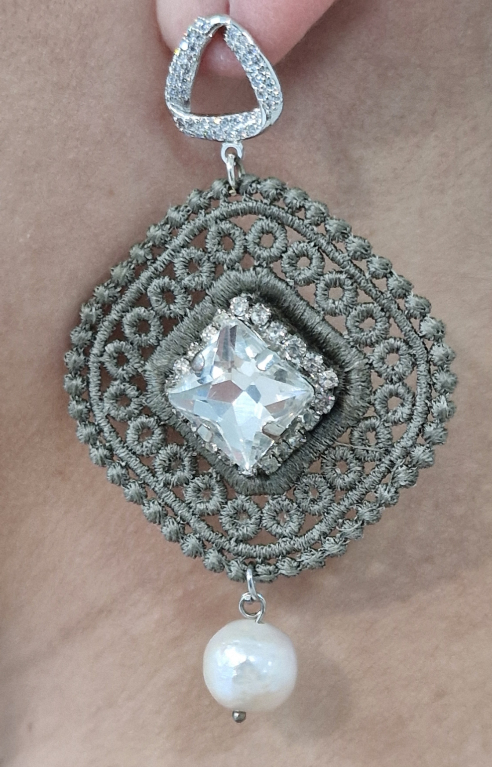 ORECCHINI GRIGIO INCANTO in paleTTe. abbigliamento