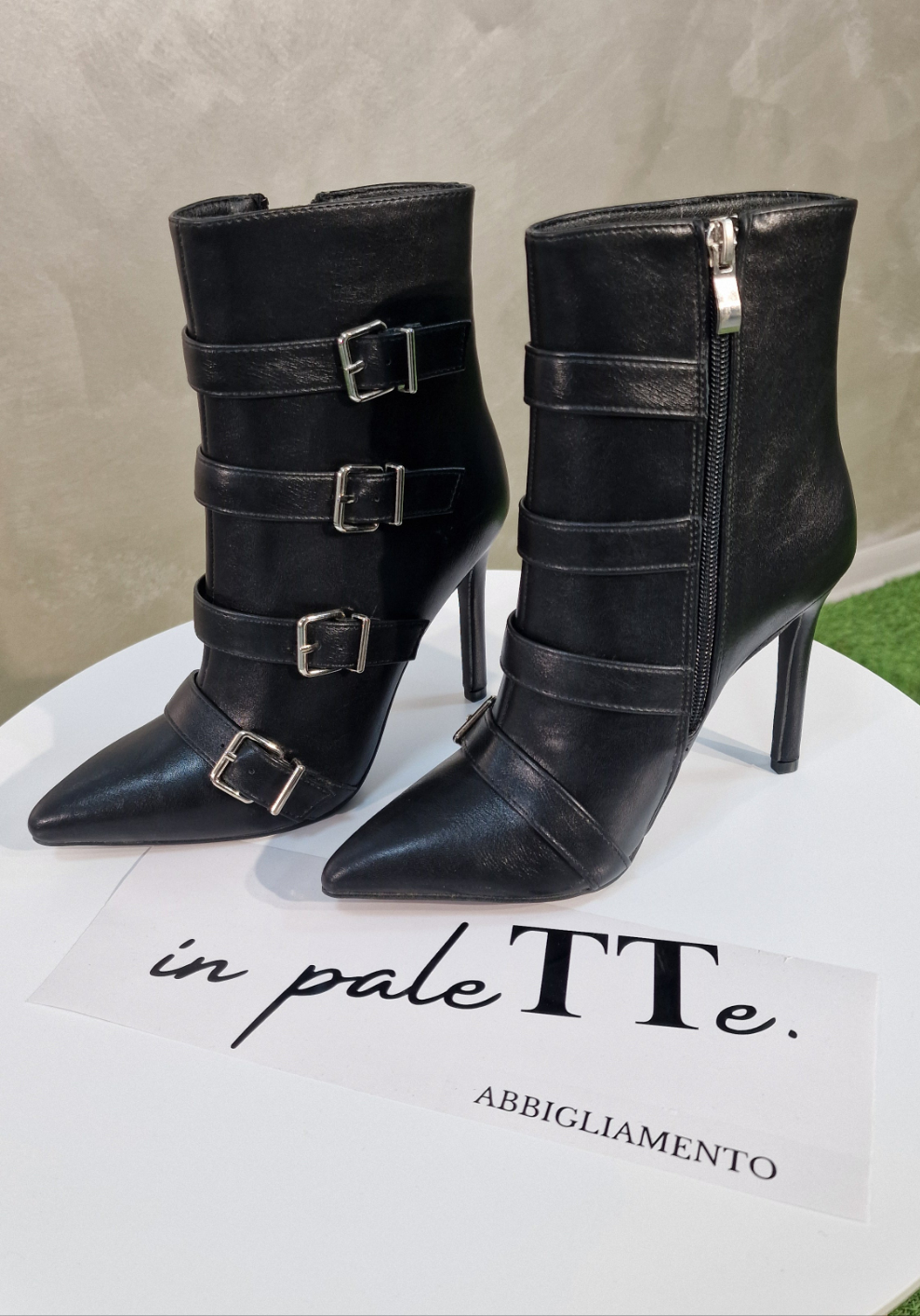 STIVALE CON TACCO in paleTTe. abbigliamento