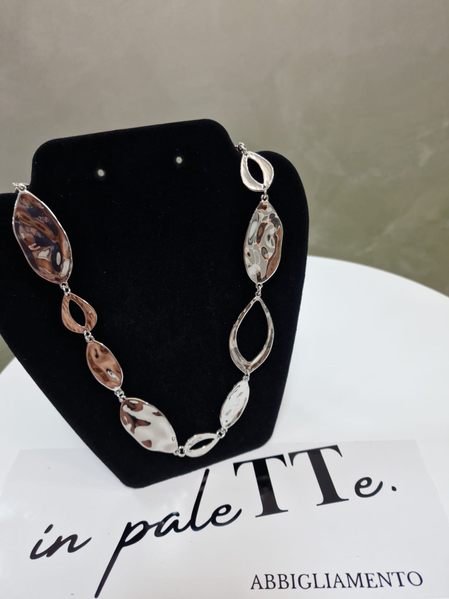 COLLANA ELEGANCE ORO/SILVER in paleTTe. abbigliamento