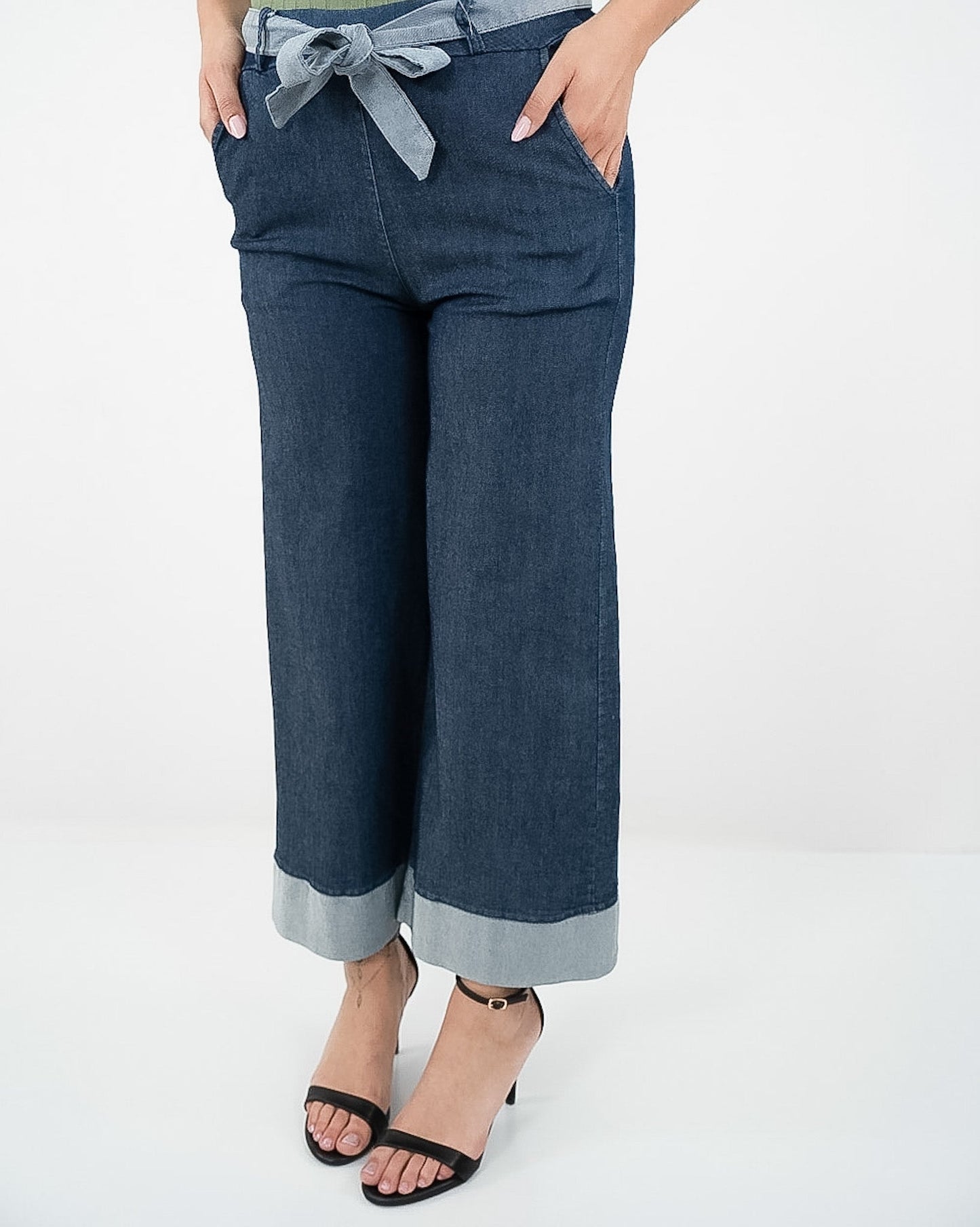 PANTALONE DENIM CON RISVOLTO E FIOCCO in paleTTe. abbigliamento