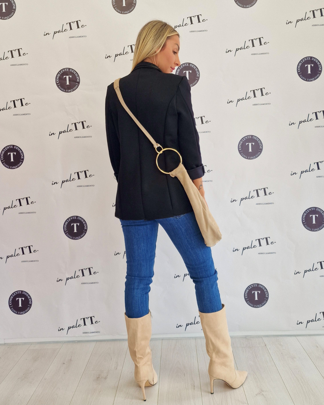 GIACCA IRIS NERA in paleTTe. abbigliamento