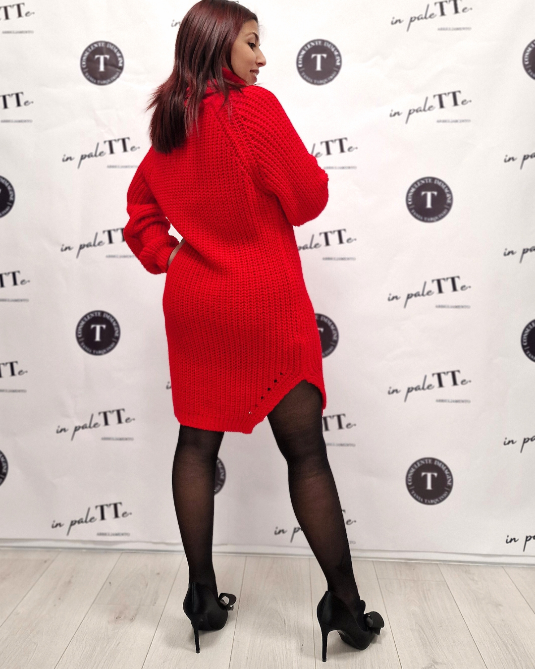 ABITO IN MAGLIA CON COLLO ALTO - rosso in paleTTe. abbigliamento