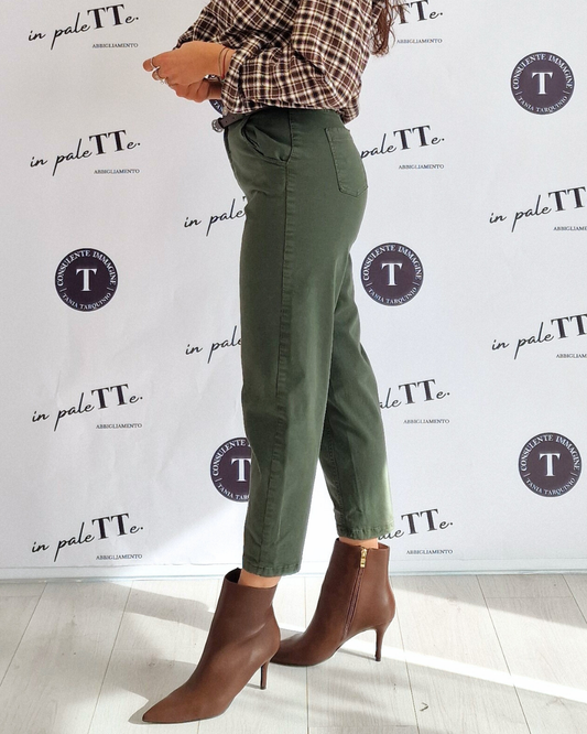 PANTALONE VERDE MILITARE CON CINTURA INCLUSA in paleTTe. abbigliamento