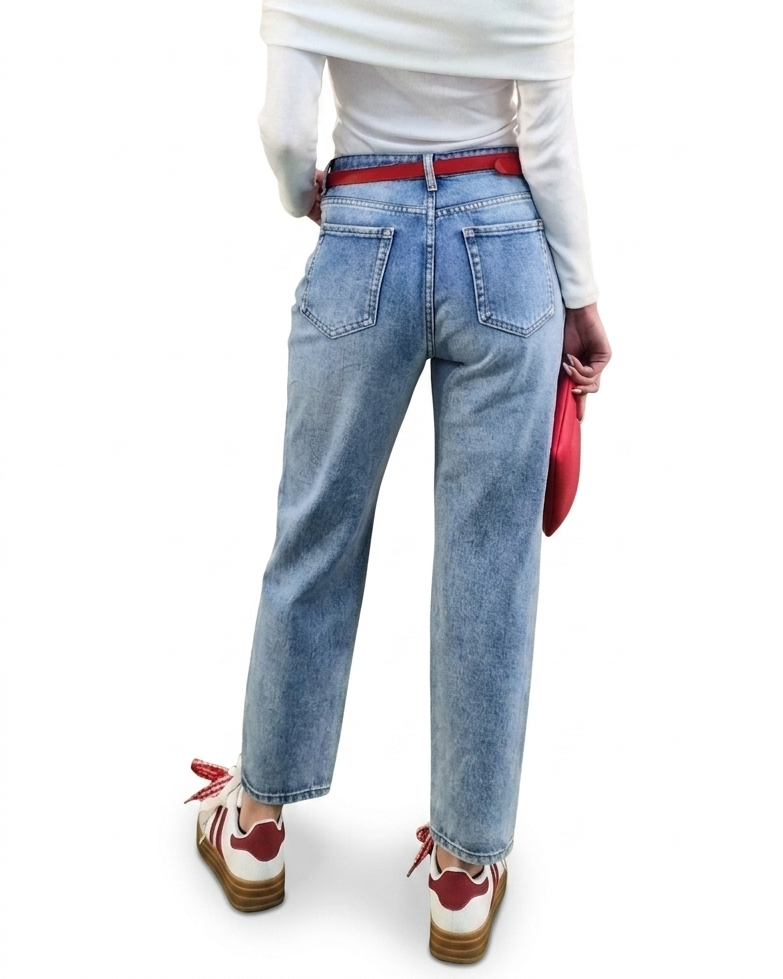 JEANS CON STRAPPI in paleTTe. abbigliamento