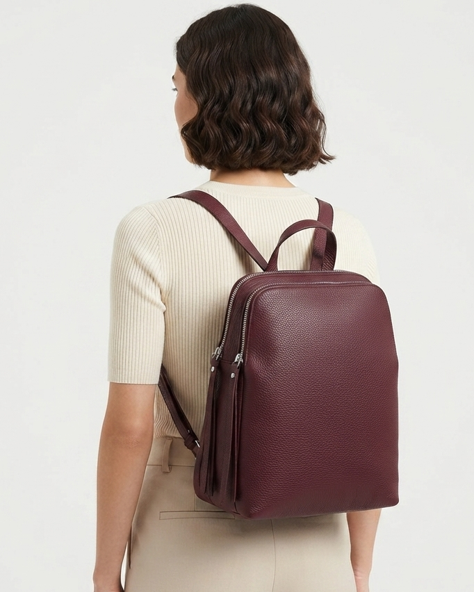 Zaino in Vera Pelle Martellata Bordeaux |  Doppia Tasca con Zip in paleTTe. abbigliamento