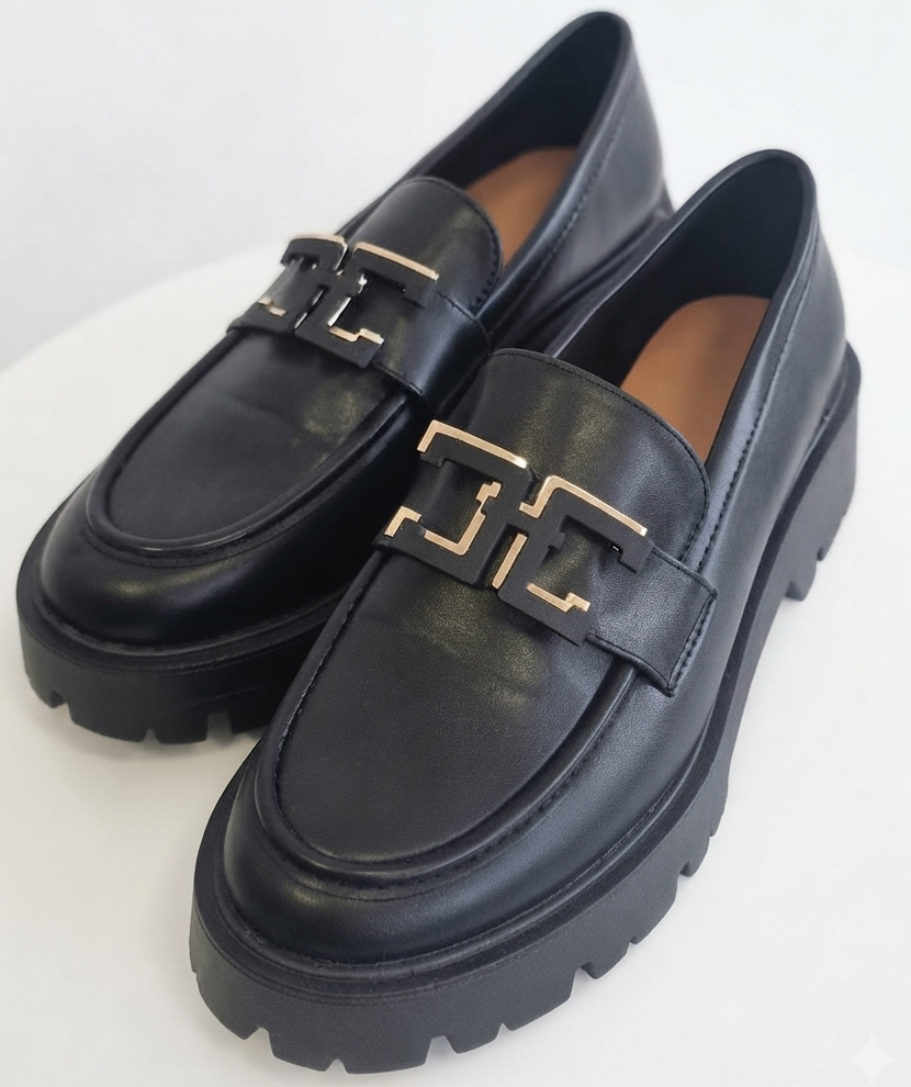 MOCASSINO NERO in paleTTe. abbigliamento