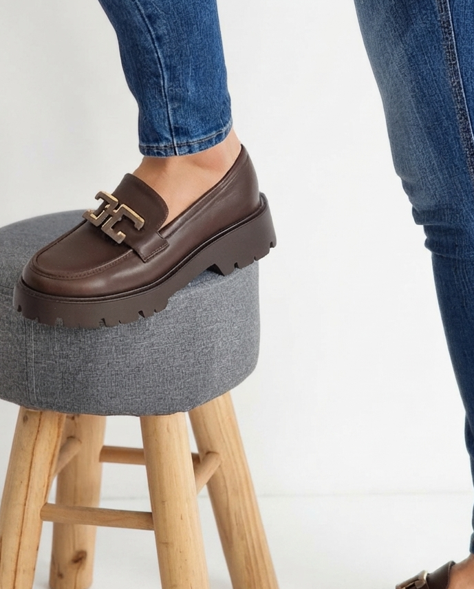 MOCASSINO MARRONE in paleTTe. abbigliamento