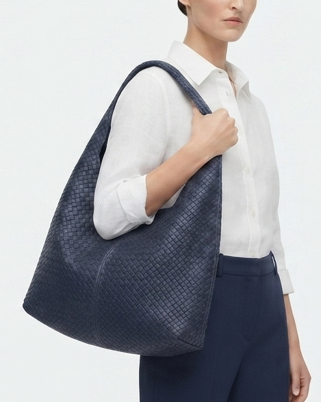Borsa a Spalla Intrecciata Blu Navy | Vera Pelle in paleTTe. abbigliamento