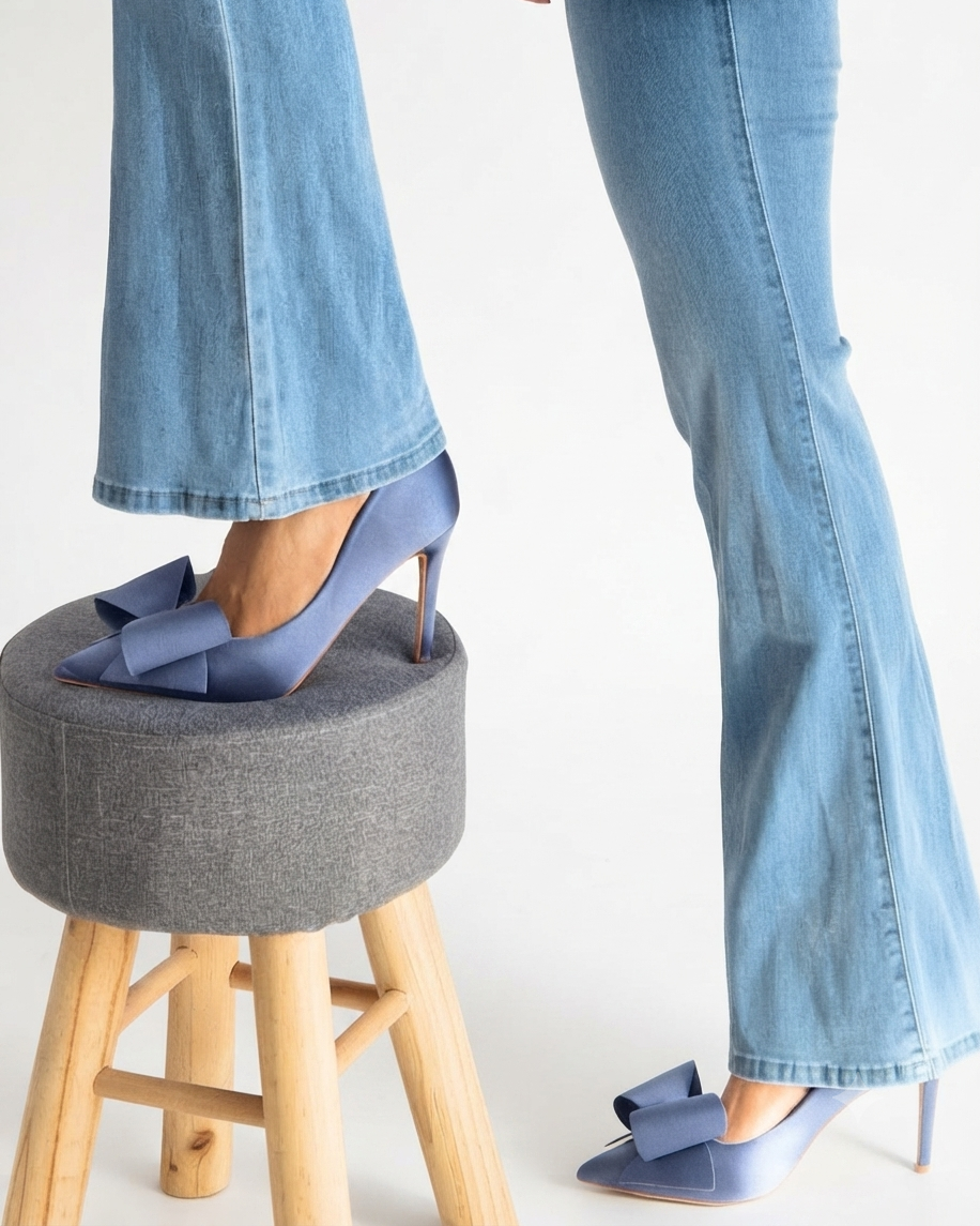 DÉCOLLETÉ IN RASO CON FIOCCO - AZZURRO in paleTTe. abbigliamento