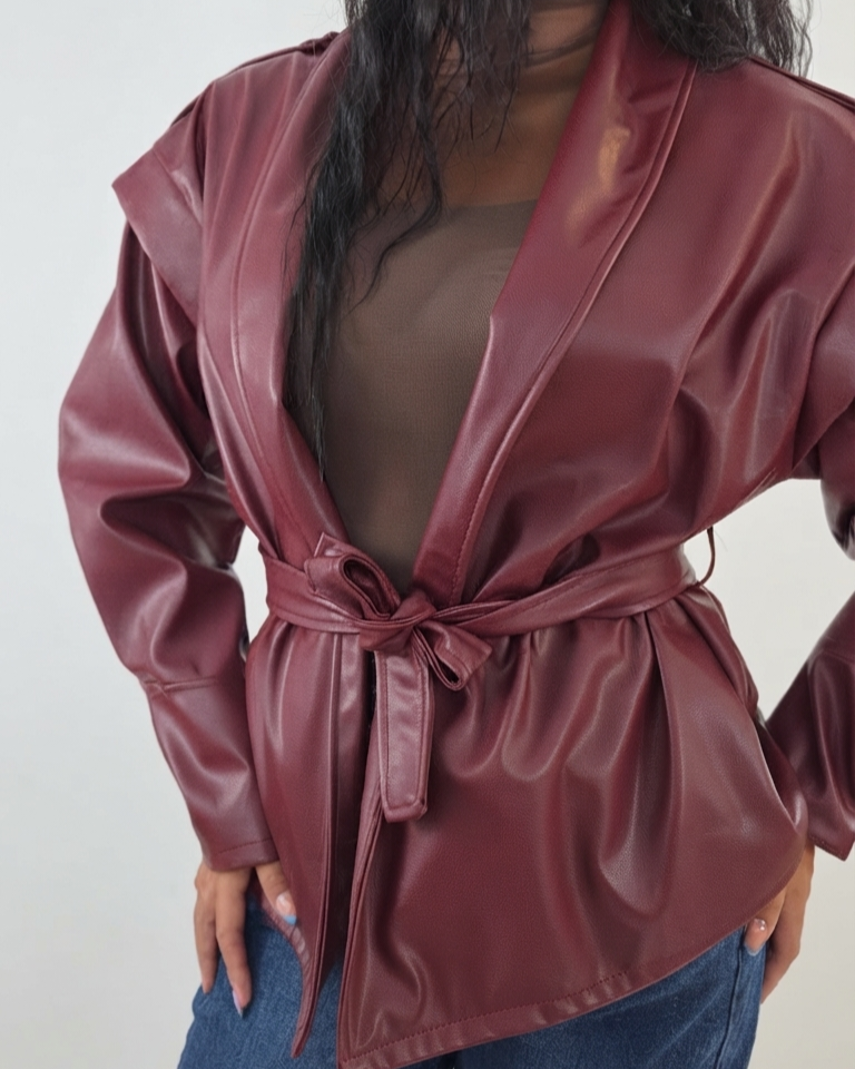 Giacca in ecopelle con cintura| Capospalla Donna bordeaux in paleTTe. abbigliamento