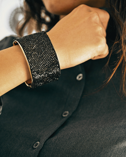 Bracciale nero brillanti in paleTTe. abbigliamento