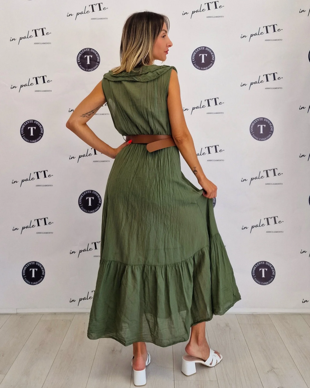 VESTITO CON VOLANT E CINTURA