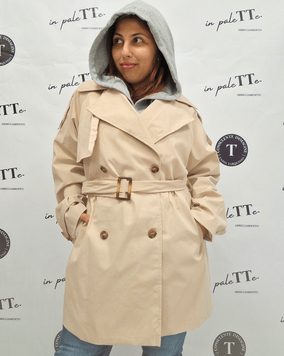 TRENCH CON CAPPUCCIO in paleTTe. abbigliamento