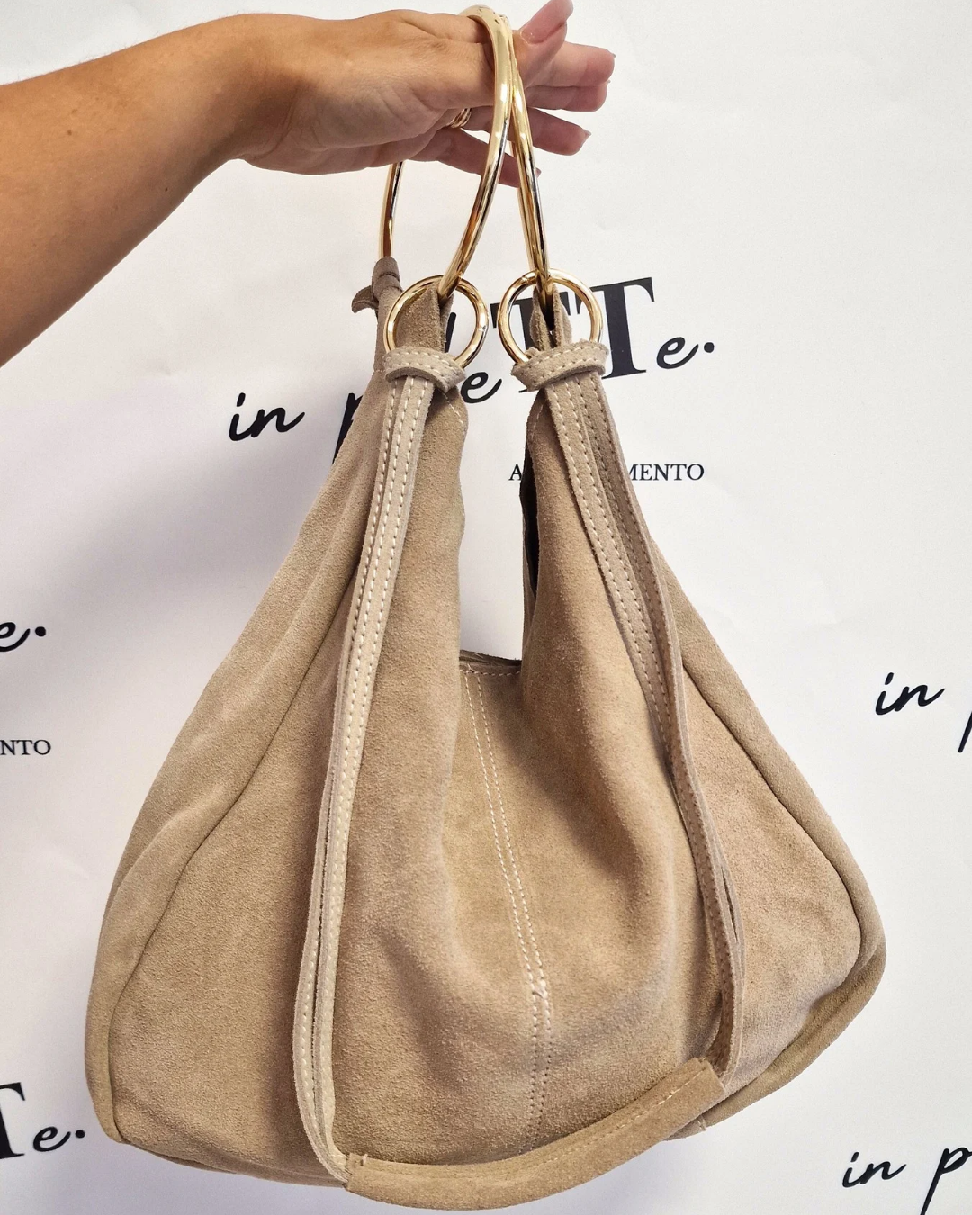 BORSA "CLIO" IN CAMOSCIO BEIGE in paleTTe. abbigliamento