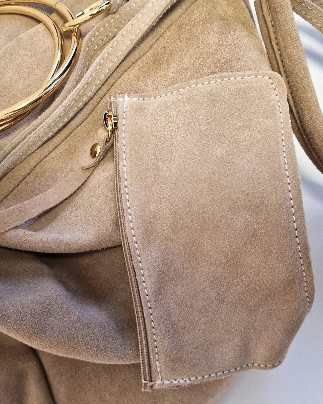 BORSA "CLIO" IN CAMOSCIO BEIGE in paleTTe. abbigliamento