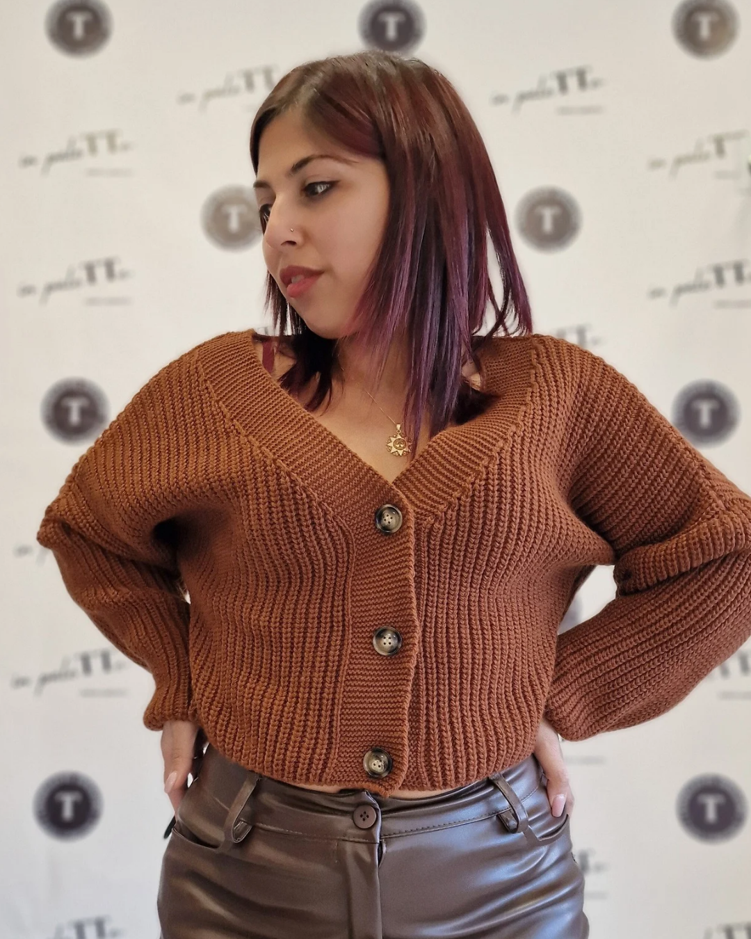 CARDIGAN CROP CON BOTTONI "marrone" in paleTTe. abbigliamento