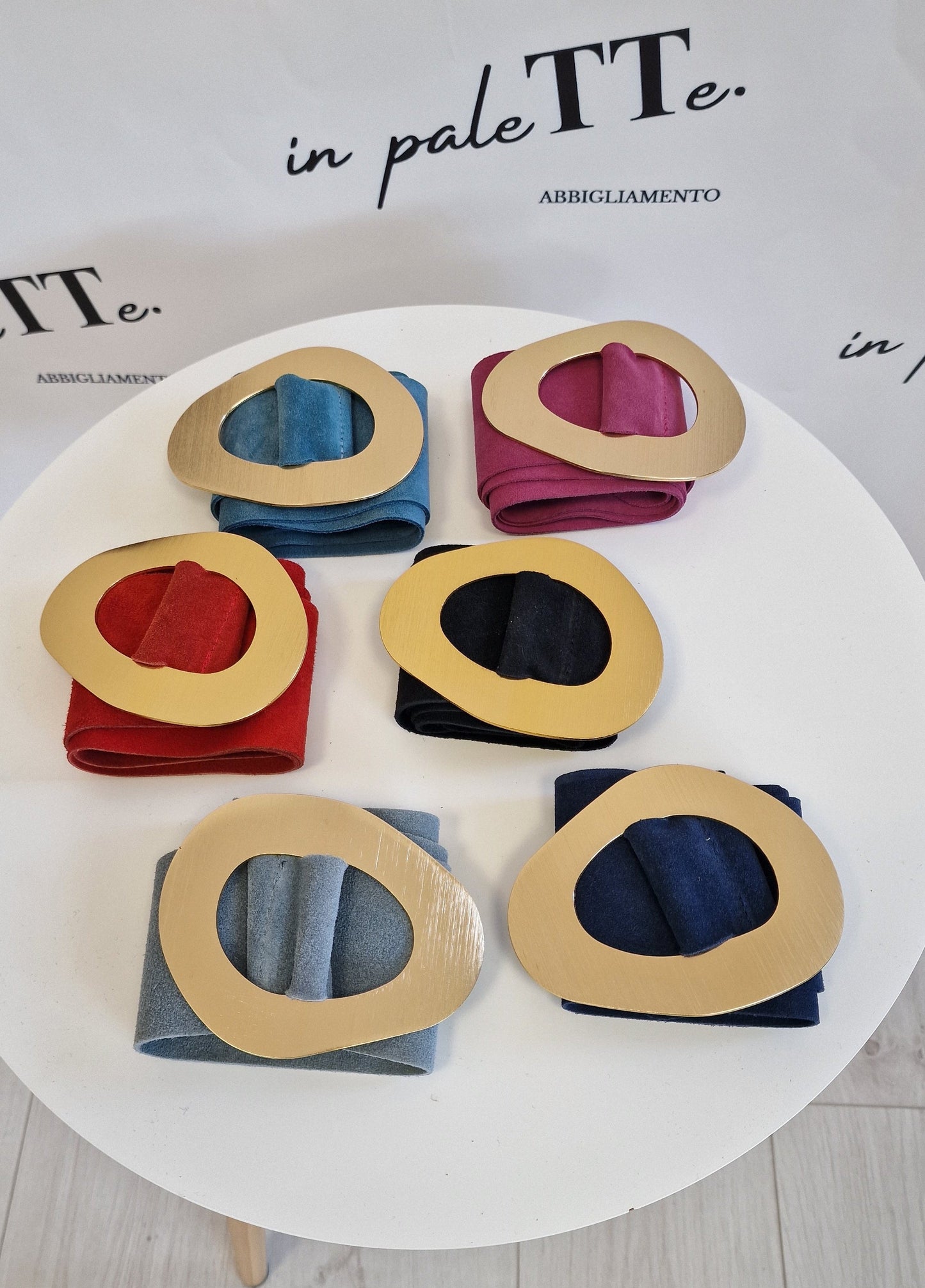 CINTURONE IN VERA PELLE SCAMOSCIATA- FIBBIA GOLD in paleTTe. abbigliamento