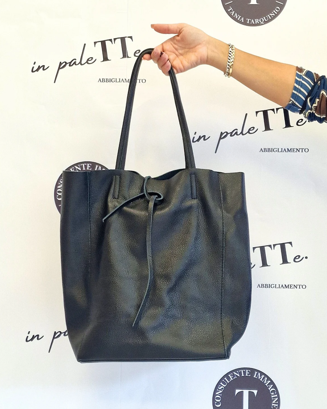 BORSA "ALISON" IN PELLE NERA in paleTTe. abbigliamento