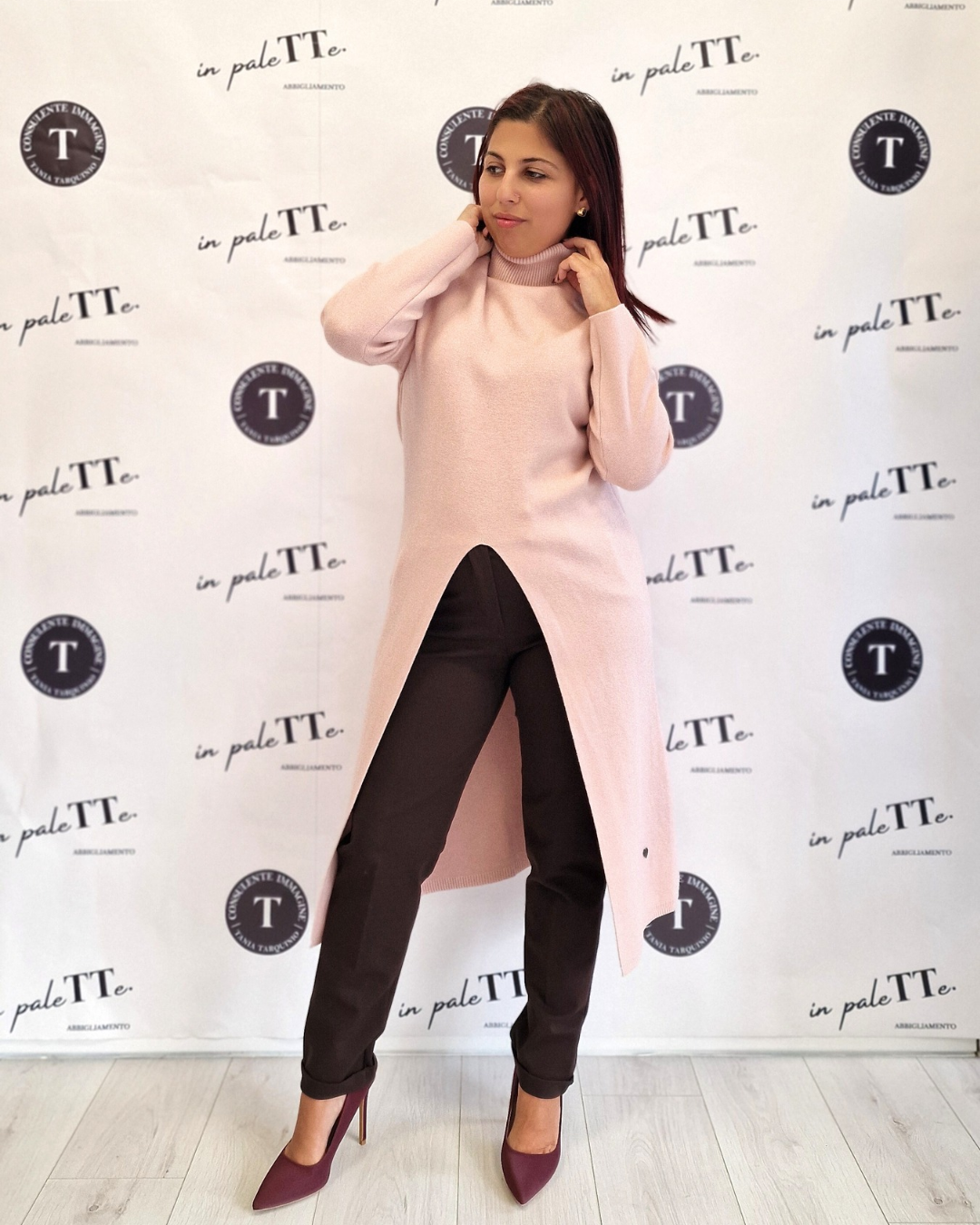 MAXI MAGLIONE DOLCEVITA CON SPACCO in paleTTe. abbigliamento