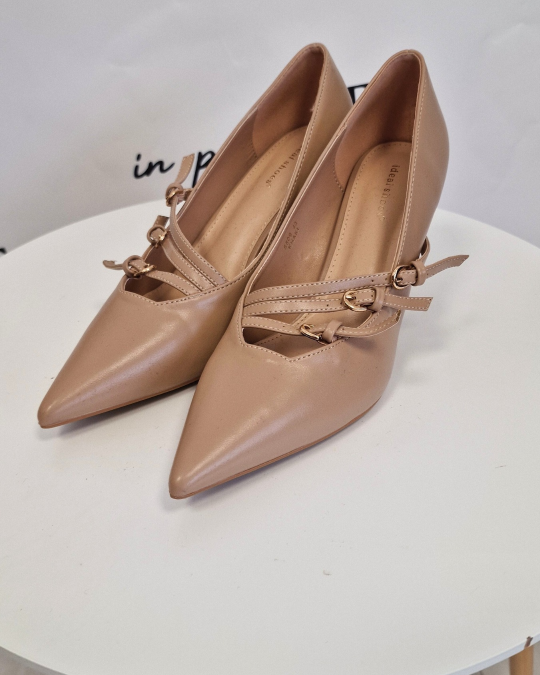 DÉCOLLETÉ FIBBIE in paleTTe. abbigliamento