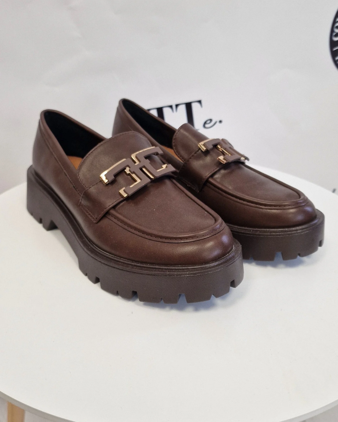 MOCASSINO MARRONE in paleTTe. abbigliamento
