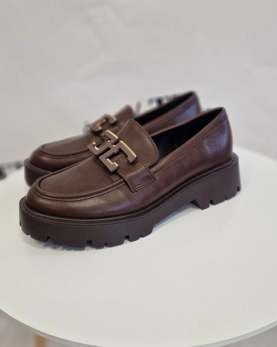 MOCASSINO MARRONE in paleTTe. abbigliamento